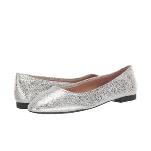 NEW IN BOX - VINCE CAMUTO MINNDY GENUINE LEATHER SILVER BALLET FLAT 10